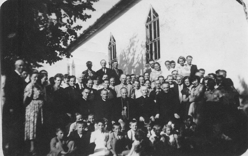 parafia polskokatolicka 1_13.jpg - Rok 1958 - 8 września. Odpust z udziałem biskupa naczelnego KPK z Warszawy Juliana Pękali